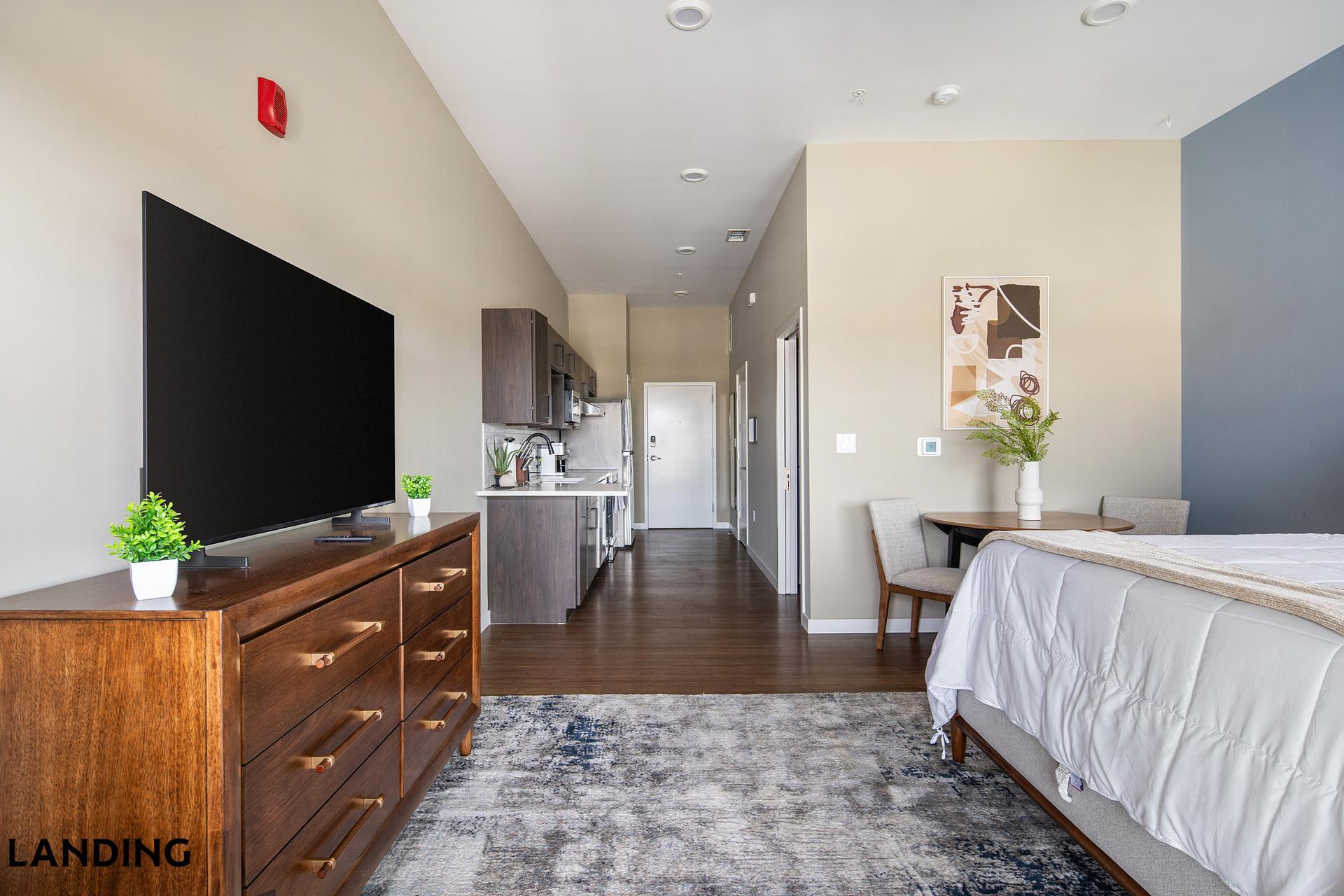 Building Photo - 1364 E Battlefield Rd