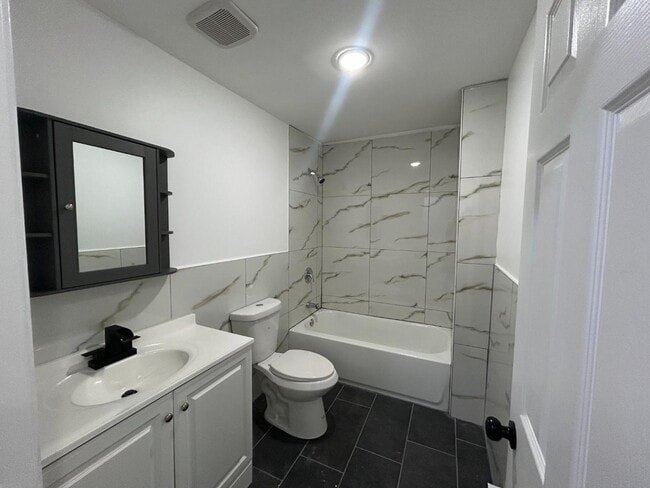 Building Photo - 222 W Patterson St