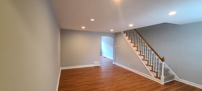 Building Photo - 7026 Lynford St