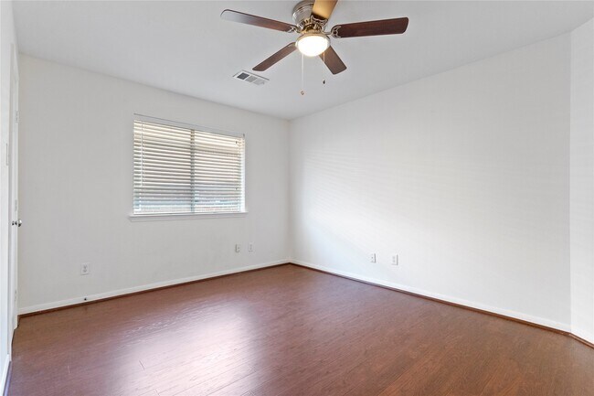 Building Photo - 3135 Stratford Bend Dr