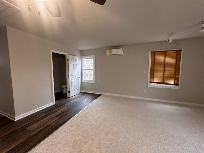 Building Photo - 542 Wagon Trail Rd