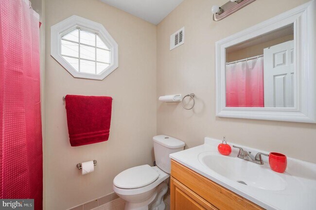 Building Photo - 15 Owen St