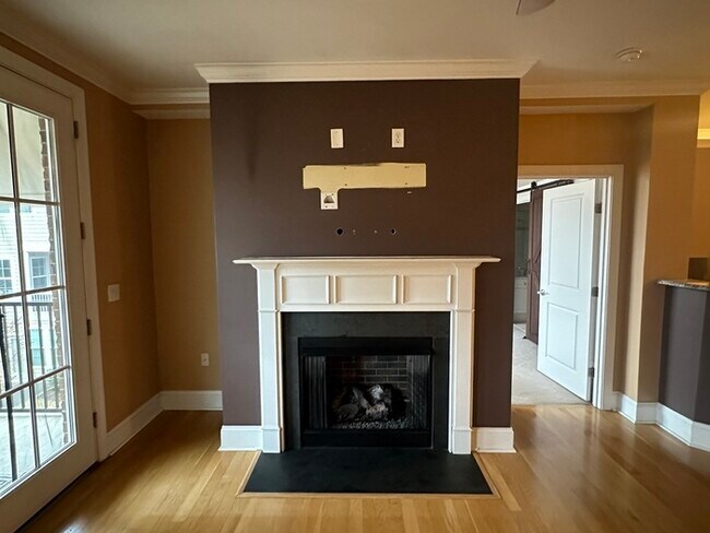 Building Photo - Downtown Raleigh 2 Bed 2 Bath Condo w/ cov...