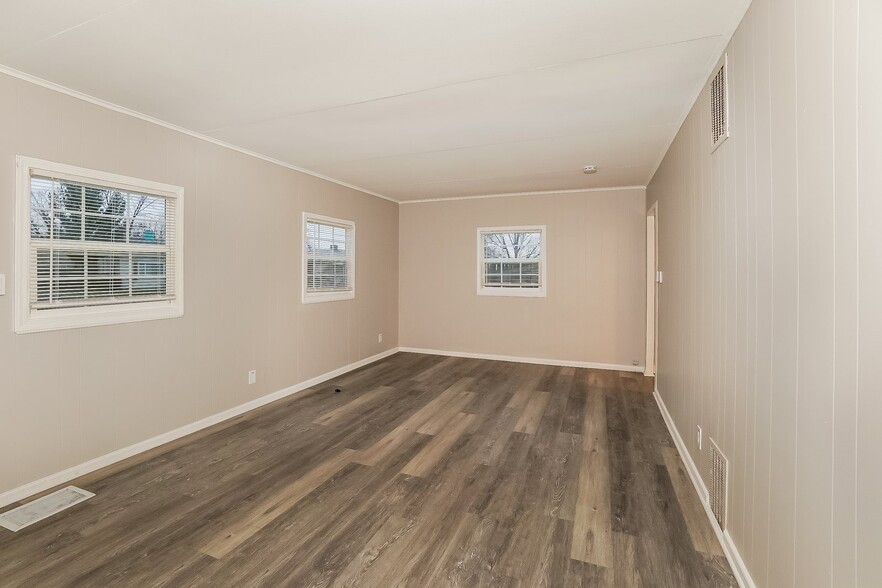 Building Photo - 2522 E 39th St