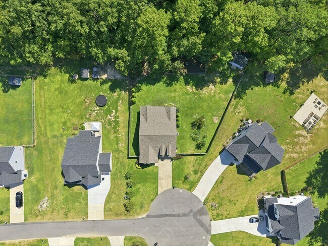 Building Photo - 233 Forester Dr
