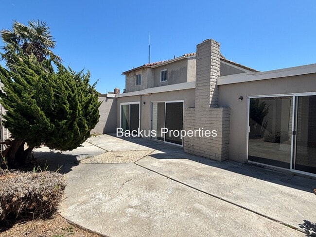 Building Photo - Great home in North Salinas -Three bedrooms