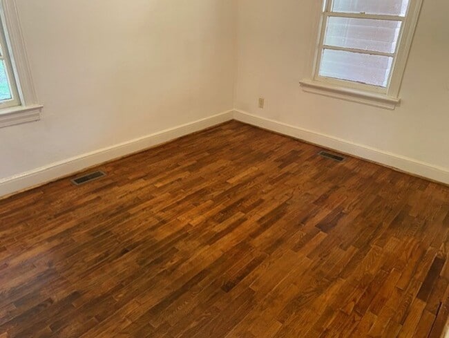 Building Photo - 3 Bedroom Brick House in Meadowbrook