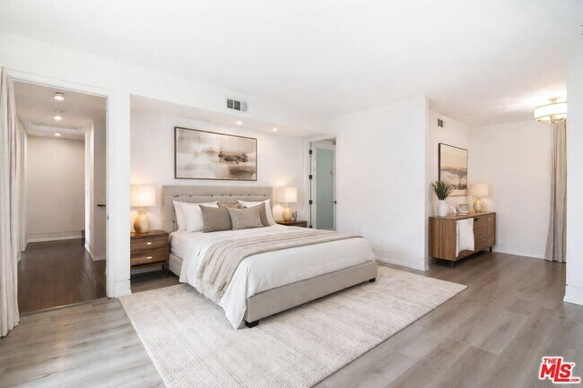 Building Photo - 225 S Hamilton Dr