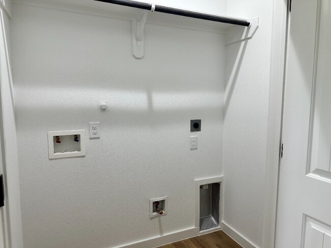 Building Photo - 8404 Tate St