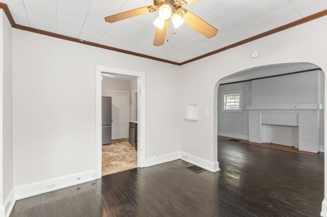 Building Photo - MADISONVILLE - Charming 3+ Bed Cape Cod