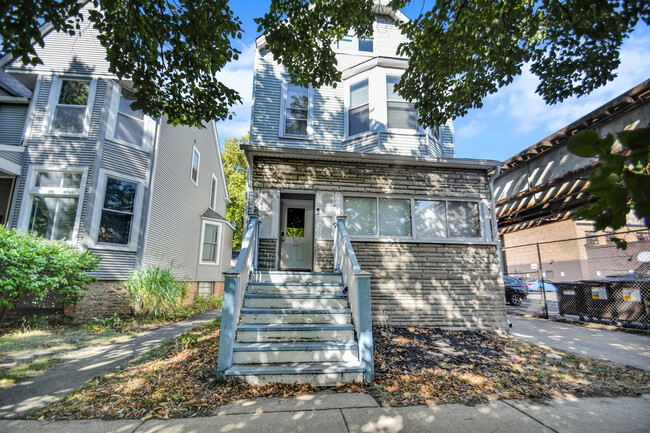 Building Photo - 1820 W Belle Plaine Ave