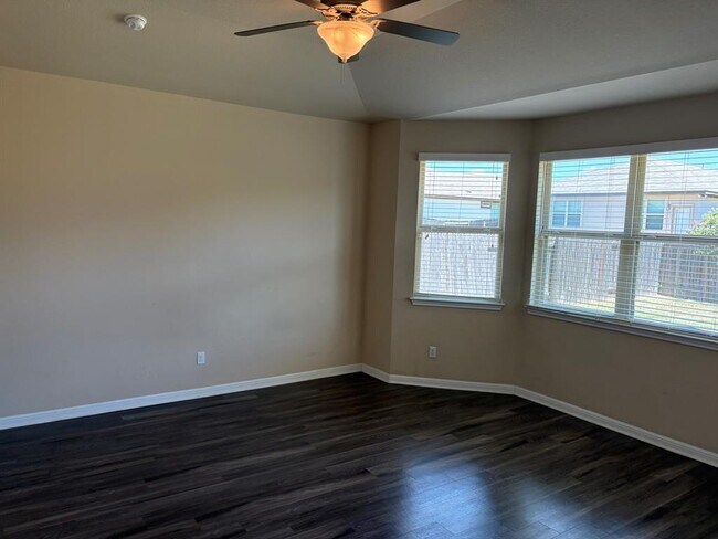 Building Photo - 8113 Rosano St