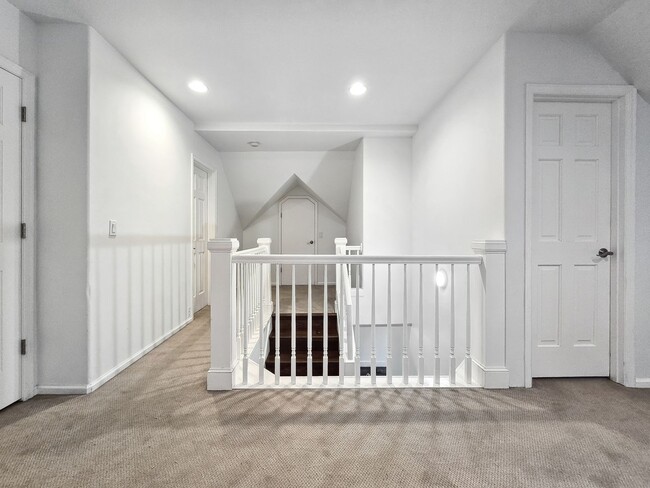 Building Photo - Stunning 4-Bedroom Home with Luxurious Mas...
