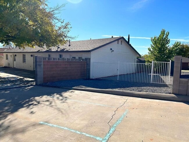 Building Photo - Gorgeous Santa Clara Home with Stunning Ki...