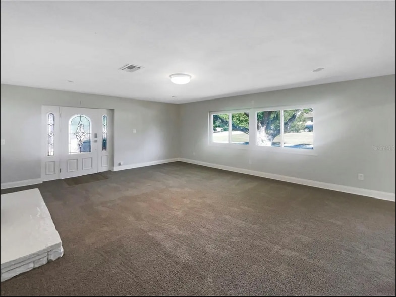 Building Photo - 370 E Waldo St