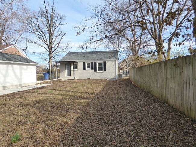 Building Photo - 206 Broadview Dr