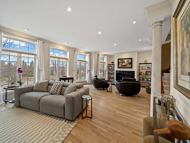 Building Photo - 2048 Valor Ct