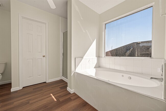 Building Photo - 15910 Clayton Bend Dr