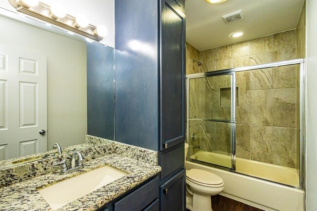 Building Photo - 5520 Stallion Ln