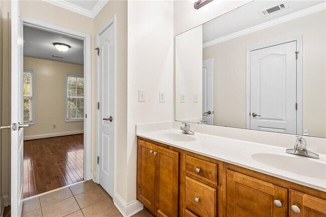Building Photo - 2624 Crest Valley Dr