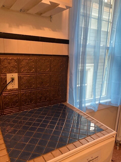 counter - 890 Lancaster St