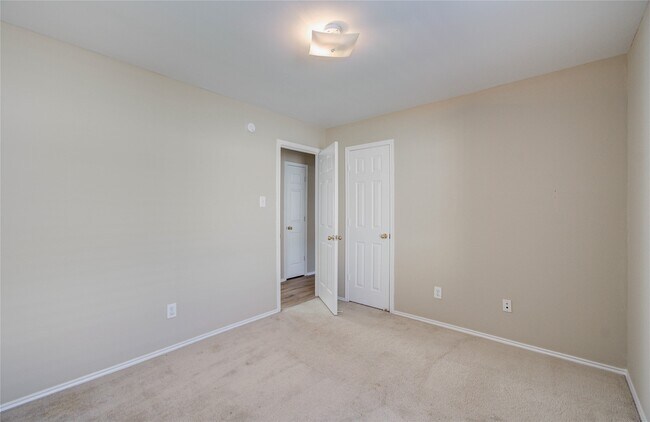 Building Photo - 14731 Country Rose Ln