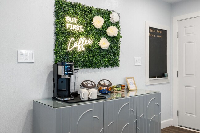 Building Photo - 8259 E Mulberry Ln