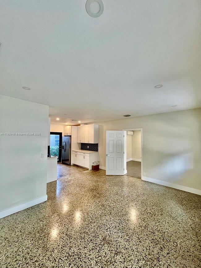 Building Photo - 200 Frow Ave