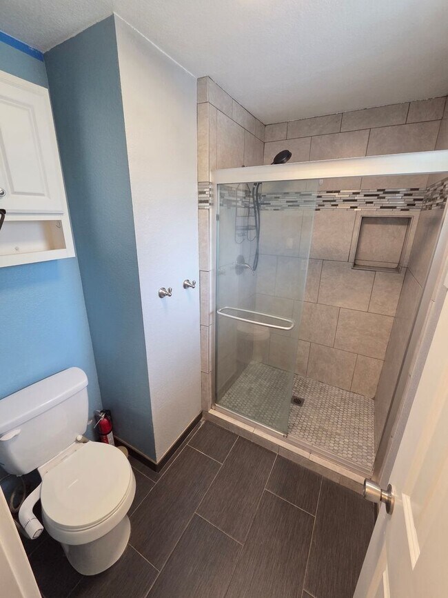 Building Photo - 4058 SE Empress Ct
