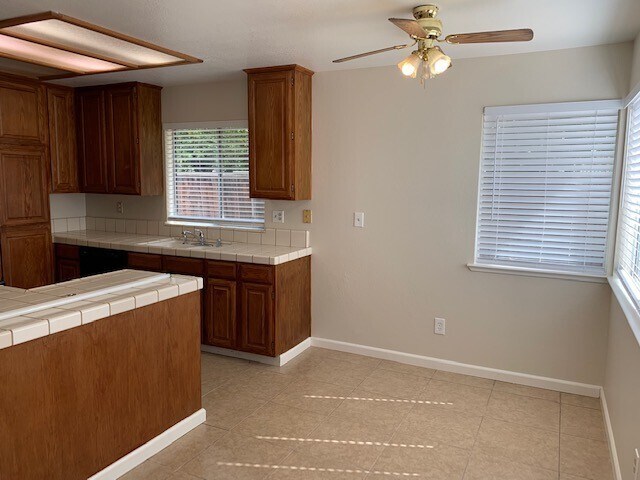 Building Photo - Spacious 3 Bedroom / 2 Bath Home with a Bo...