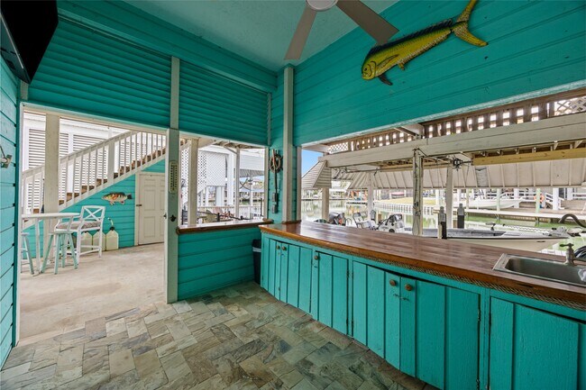 Building Photo - 1114 Tiki Dr