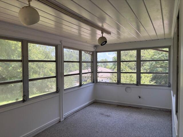 Building Photo - 580 Riverview Dr