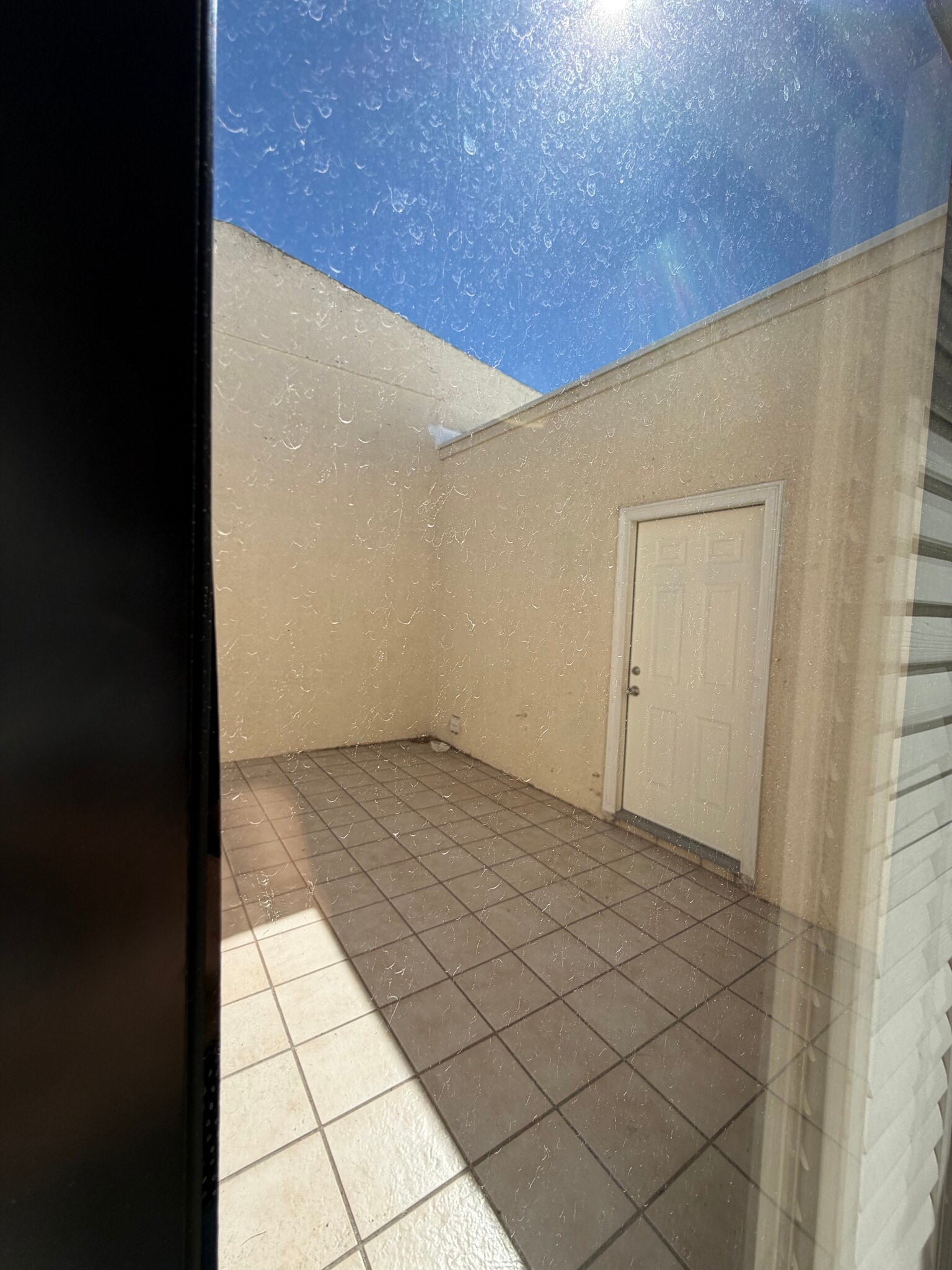 Building Photo - 328 W Santa Barbara