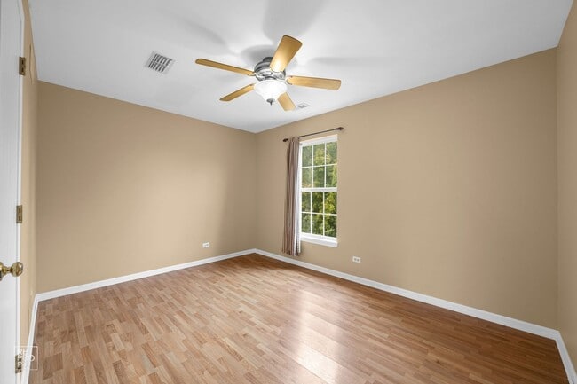 Building Photo - Aurora Four Bedroom Home with Fenced Yard in Oakhurst