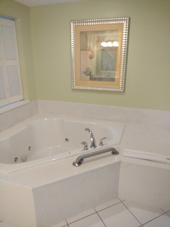 Building Photo - 409 Johnson St