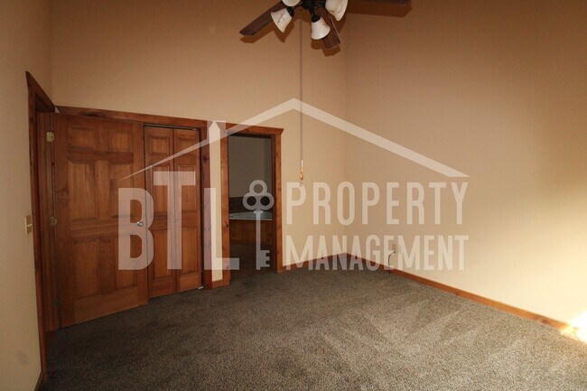Building Photo - 574 Baldknobber Dr