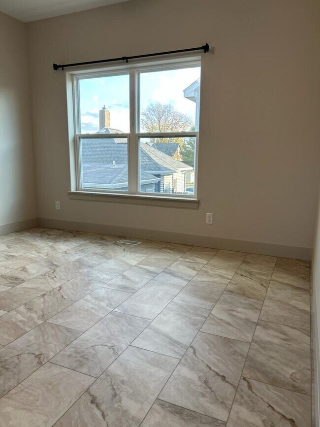 Building Photo - 940 M St SW