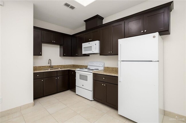 Building Photo - 2522 N Vly Cir