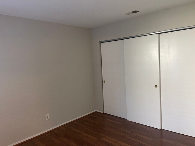 Building Photo - 2br/2ba condo with attached garage