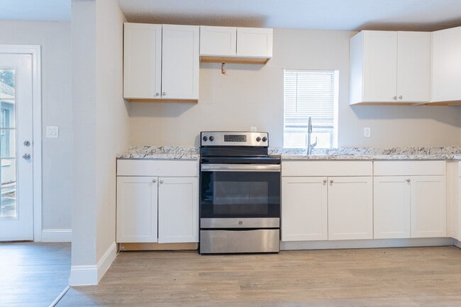 Building Photo - 129 W Church St