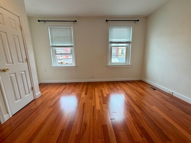 Building Photo - Stunning 3-Bedroom Home in Point Breeze! Available NOW!