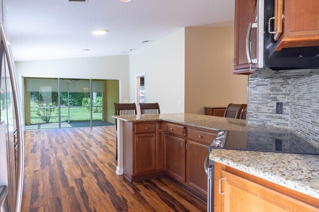 Building Photo - 5009 Corsica Square