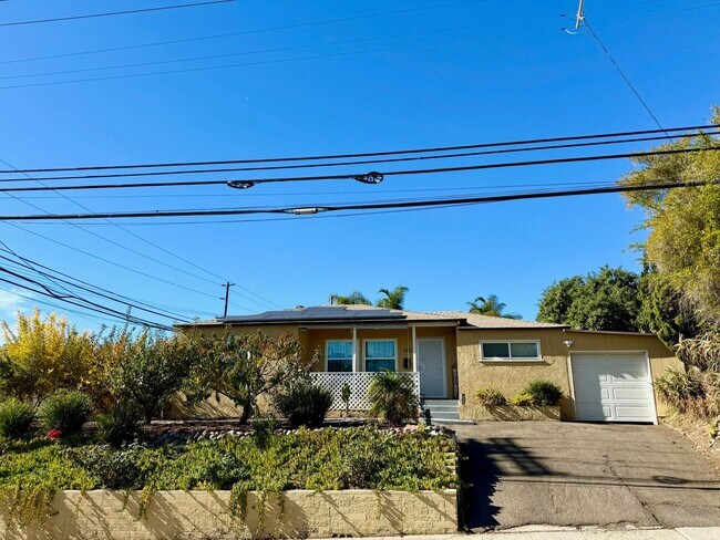Building Photo - 3 Bedroom 1 bath single story home with solar!