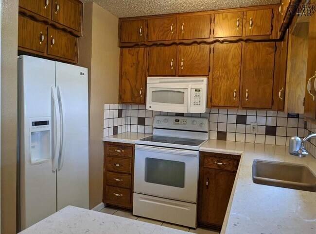 Building Photo - 1204 Lisa Ln