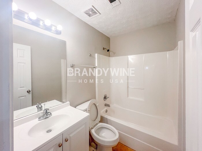 Building Photo - 627 Stonemill Manor