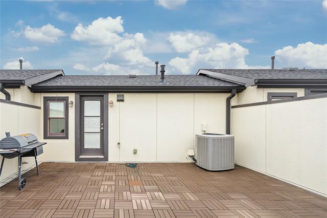 Building Photo - 660 S Pearl Expy