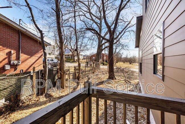 Building Photo - 2134 25th Ave N