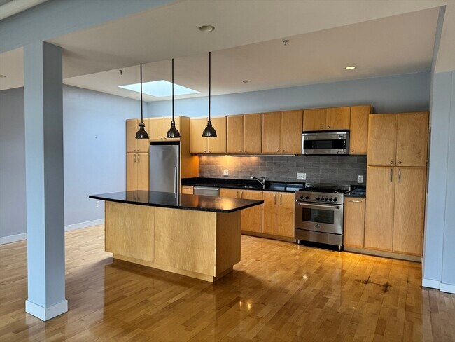 Building Photo - 950 Dorchester Ave