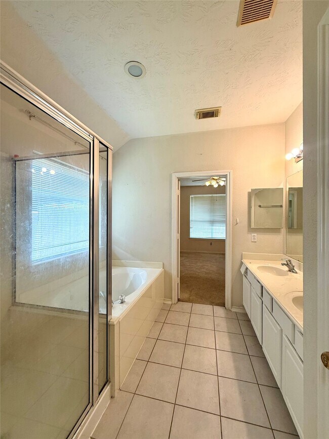 Building Photo - 16714 Bethan Glen Ln
