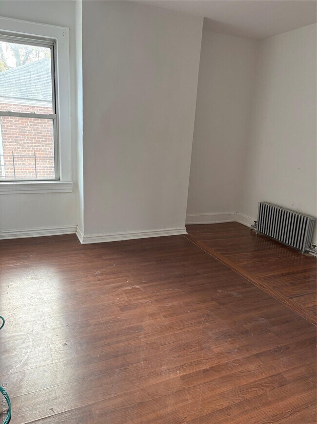 Building Photo - 3141 Kingsbridge Terrace